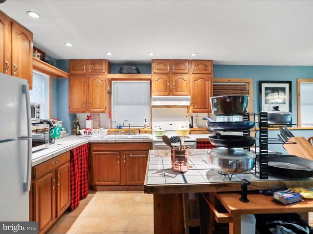 529 STRAWBERRY LN, Augusta, WV 26704