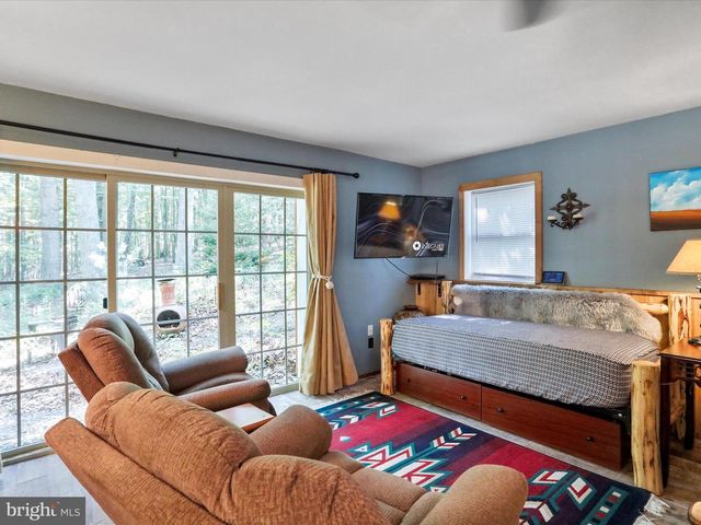 529 STRAWBERRY LN, Augusta, WV 26704