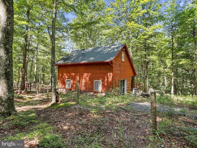 529 STRAWBERRY LN, Augusta, WV 26704
