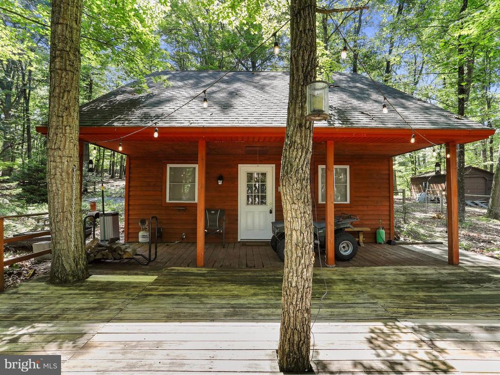 529 STRAWBERRY LN, Augusta, WV 26704