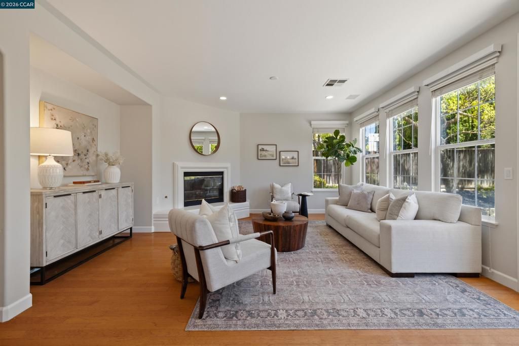 Image 15 of property listing at 1166 S Chanterella Drive, San Ramon, CA 94582