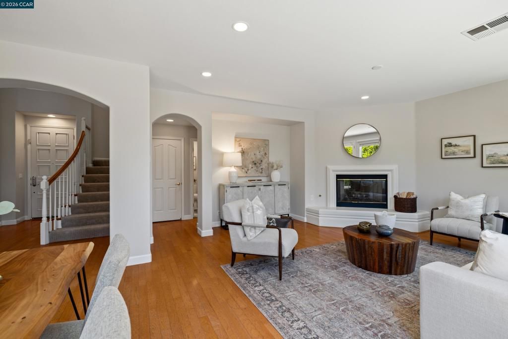 Image 16 of property listing at 1166 S Chanterella Drive, San Ramon, CA 94582