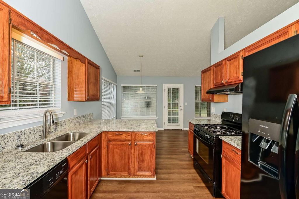 5986 Creekside Drive, Rex, GA 30273