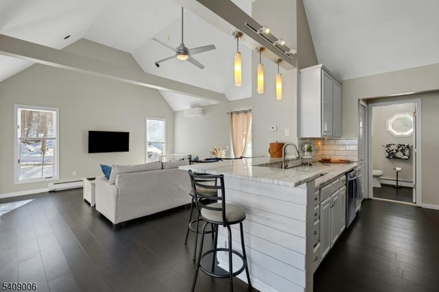 3 Redmans Dr, Jefferson Twp., NJ 07438