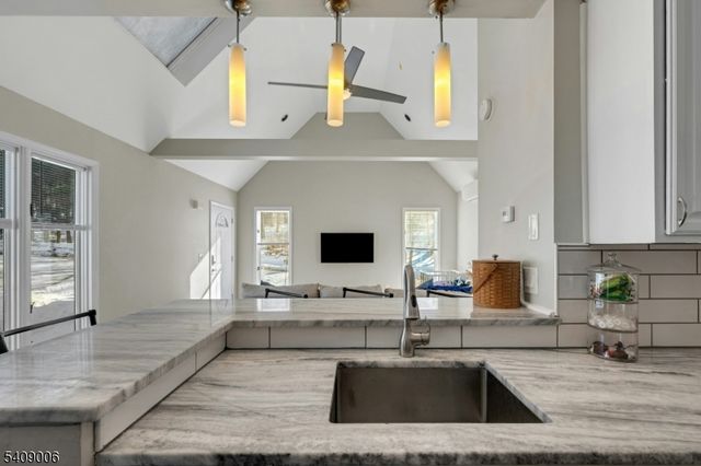 3 Redmans Dr, Jefferson Twp., NJ 07438