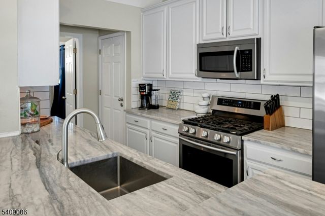 3 Redmans Dr, Jefferson Twp., NJ 07438