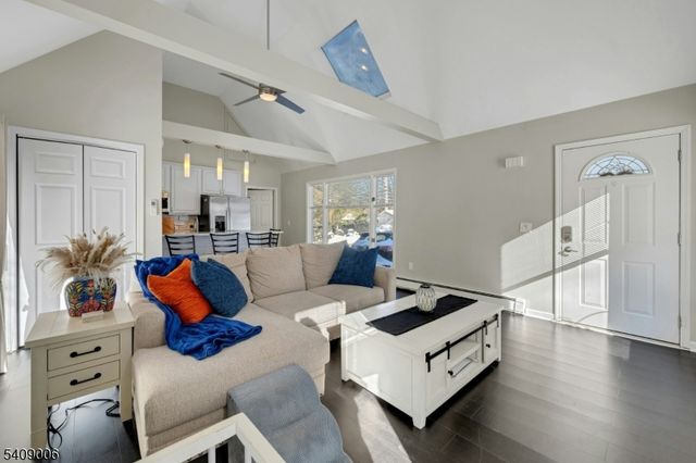 3 Redmans Dr, Jefferson Twp., NJ 07438