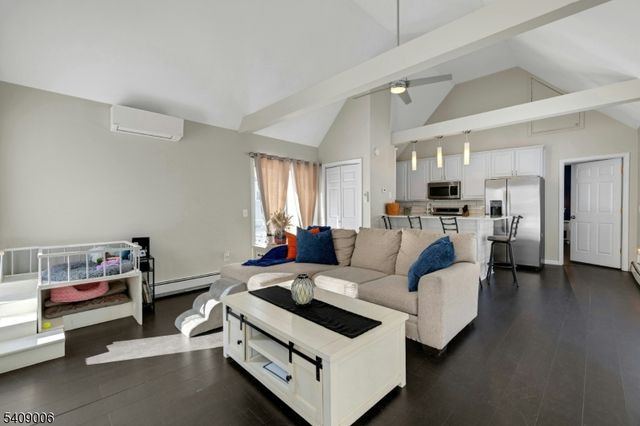 3 Redmans Dr, Jefferson Twp., NJ 07438