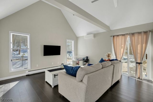 3 Redmans Dr, Jefferson Twp., NJ 07438