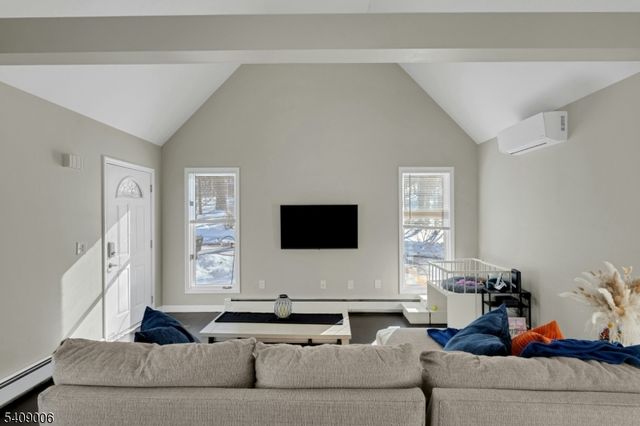 3 Redmans Dr, Jefferson Twp., NJ 07438