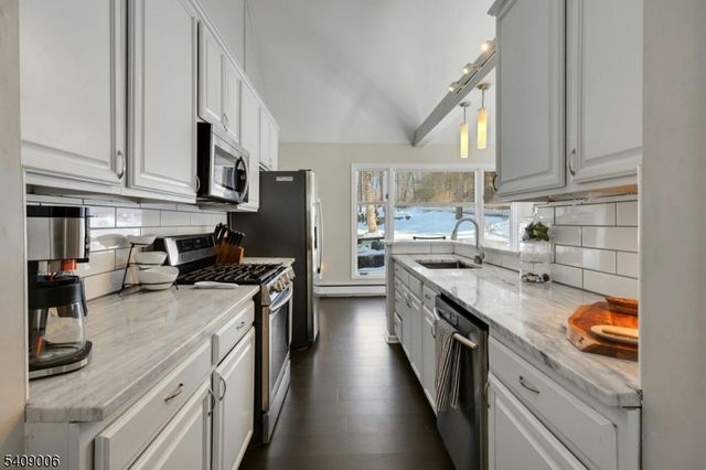 3 Redmans Dr, Jefferson Twp., NJ 07438