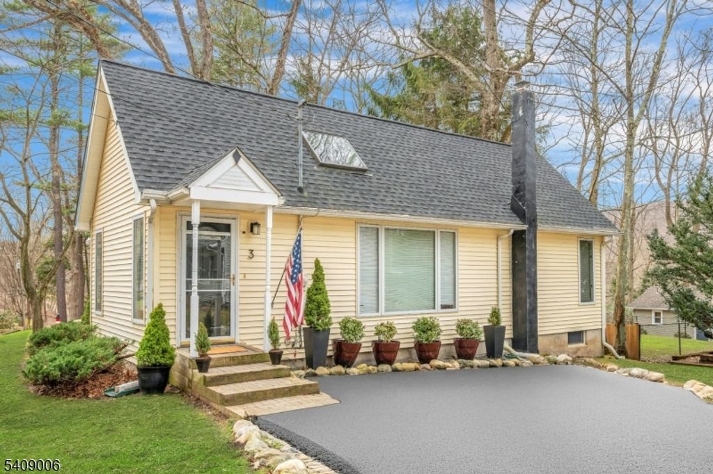 3 Redmans Dr, Jefferson Twp., NJ 07438