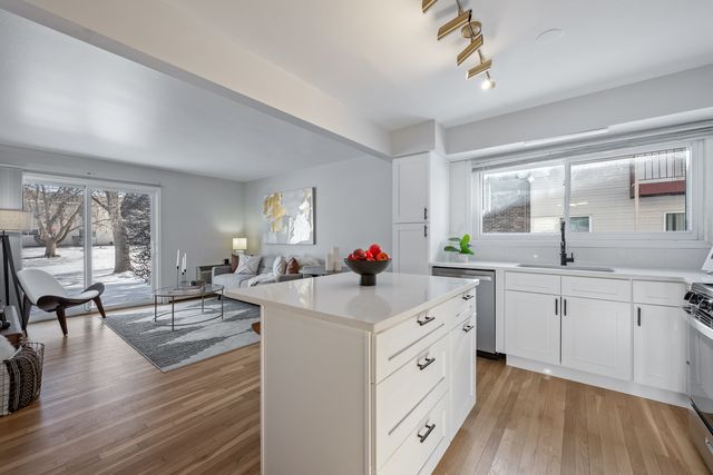 8888 Steven Drive 1H, Des Plaines, IL 60016