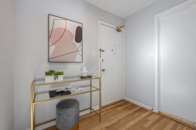 8888 Steven Drive 1H, Des Plaines, IL 60016