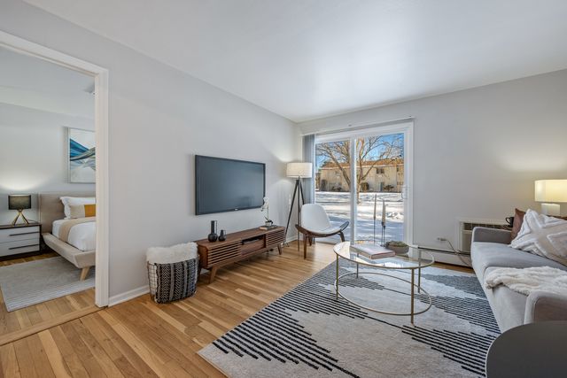 8888 Steven Drive 1H, Des Plaines, IL 60016