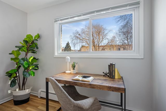 8888 Steven Drive 1H, Des Plaines, IL 60016