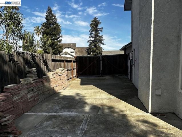 15055 Hollyhock Ct, Lathrop, CA 95330