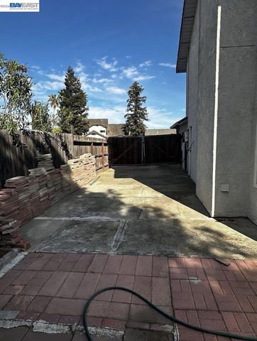 15055 Hollyhock Ct, Lathrop, CA 95330