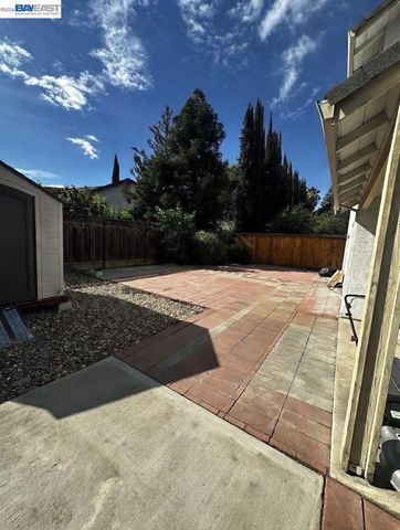 15055 Hollyhock Ct, Lathrop, CA 95330