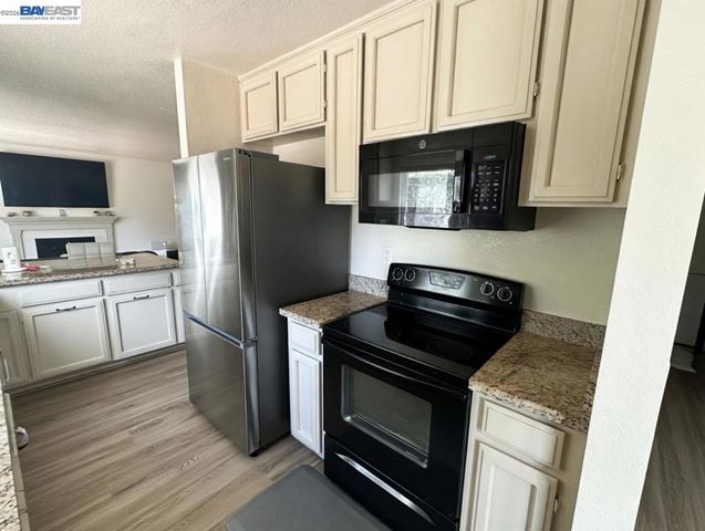 15055 Hollyhock Ct, Lathrop, CA 95330