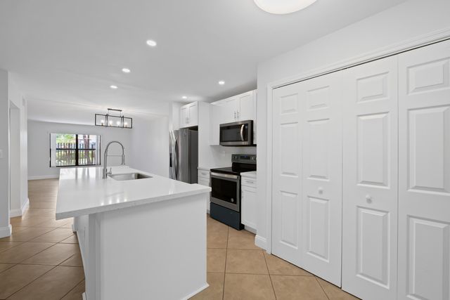 1517 Fairway Road, Pembroke Pines, FL 33026