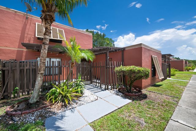 1517 Fairway Road, Pembroke Pines, FL 33026
