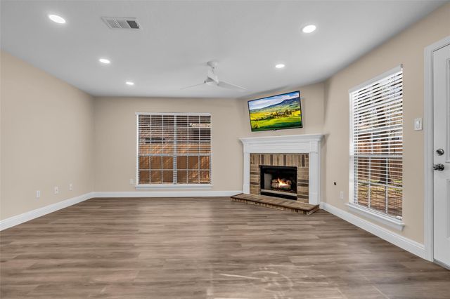 6 Dusky Meadow Place, The Woodlands, TX 77381