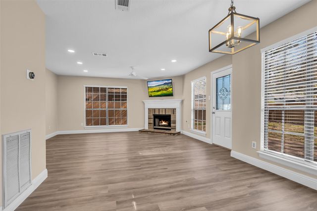 6 Dusky Meadow Place, The Woodlands, TX 77381