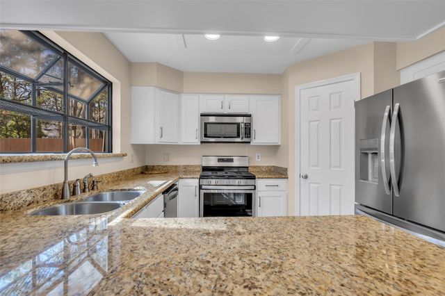 6 Dusky Meadow Place, The Woodlands, TX 77381