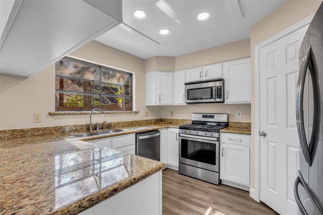 6 Dusky Meadow Place, The Woodlands, TX 77381