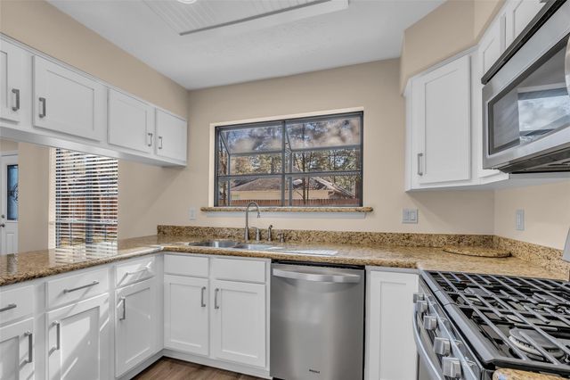 6 Dusky Meadow Place, The Woodlands, TX 77381