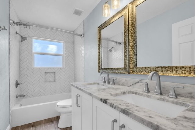 6 Dusky Meadow Place, The Woodlands, TX 77381