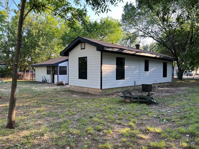113 N Wilson Street, Boyd, TX 76023