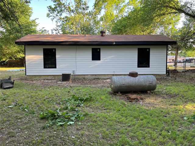 113 N Wilson Street, Boyd, TX 76023