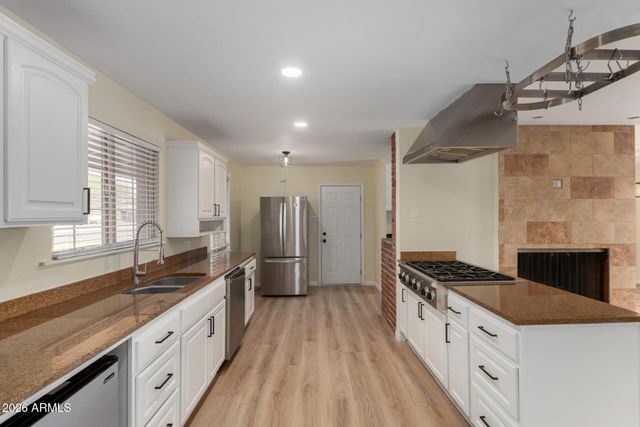 5733 W ROYAL PALM Road, Glendale, AZ 85302