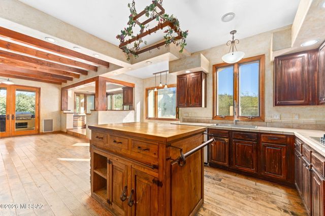 6400 N Nirvana Place, Tucson, AZ 85750