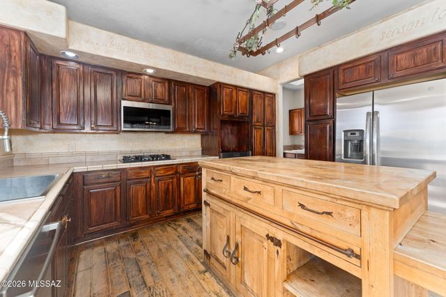 6400 N Nirvana Place, Tucson, AZ 85750