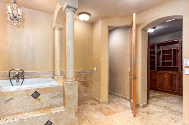 6400 N Nirvana Place, Tucson, AZ 85750