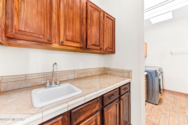 6400 N Nirvana Place, Tucson, AZ 85750