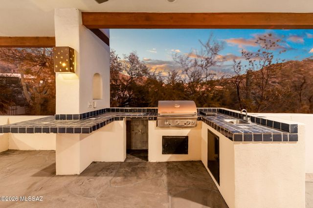 6400 N Nirvana Place, Tucson, AZ 85750