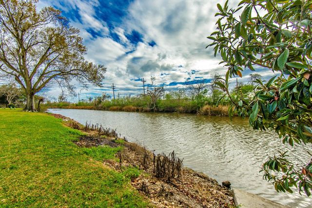 3916 Benton Dr, Bourg, LA 70343