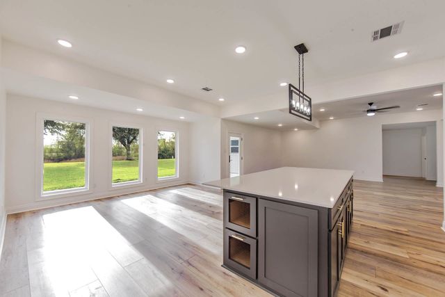 3916 Benton Dr, Bourg, LA 70343