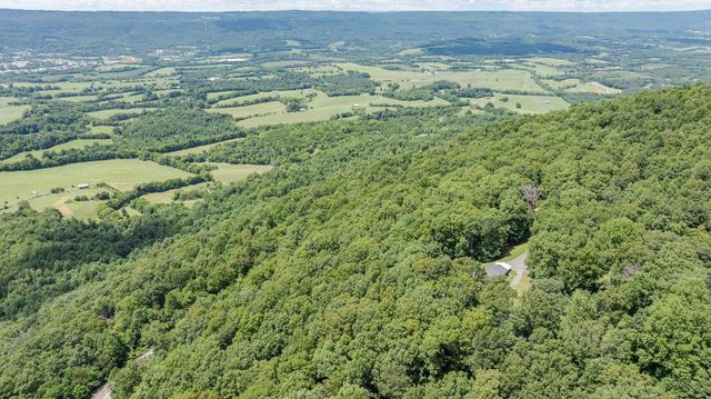 165 Paglen Ridge Drive, Pikeville, TN 37367