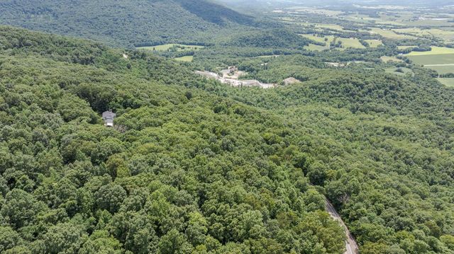 165 Paglen Ridge Drive, Pikeville, TN 37367