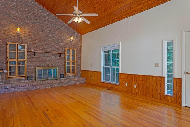 165 Paglen Ridge Drive, Pikeville, TN 37367