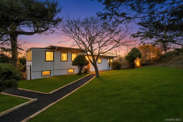 2 Dolphin Way, Riverhead, NY 11901