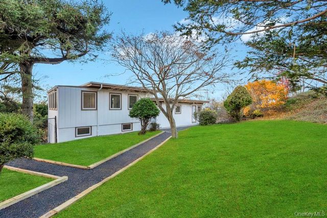 2 Dolphin Way, Riverhead, NY 11901