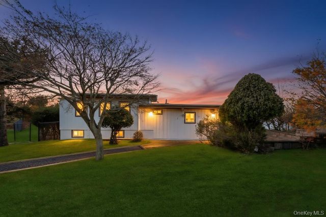 2 Dolphin Way, Riverhead, NY 11901