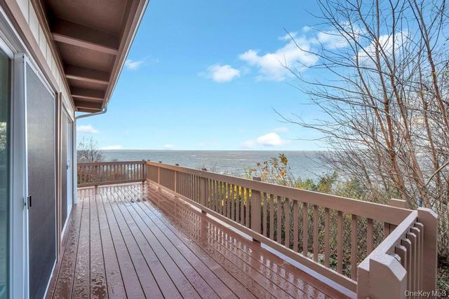 2 Dolphin Way, Riverhead, NY 11901