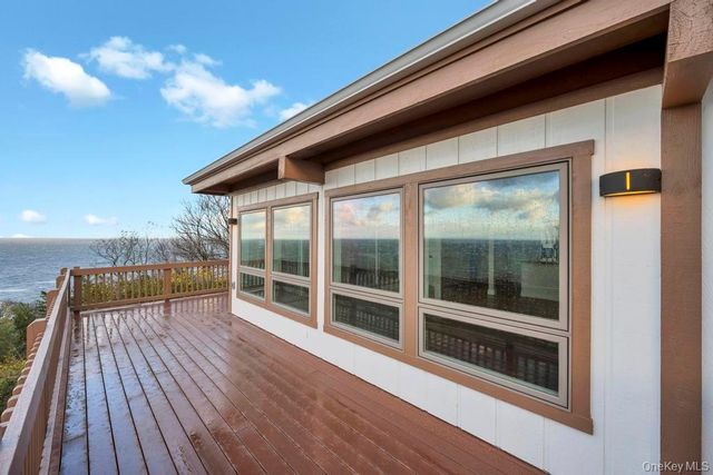 2 Dolphin Way, Riverhead, NY 11901